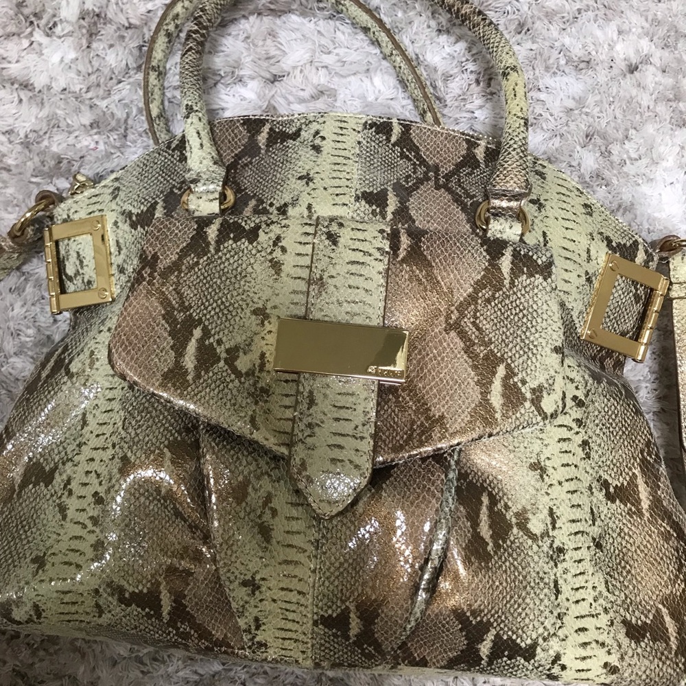 POUR LA VICTOIRE. snakeskin handbag